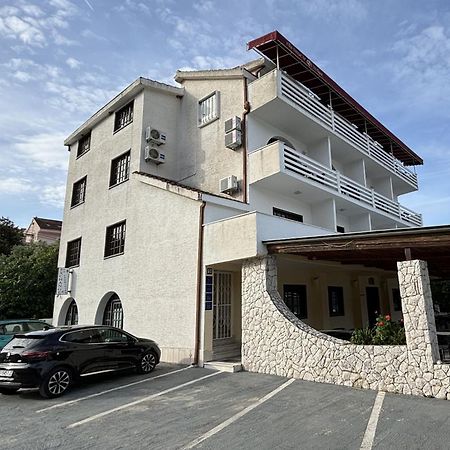 Villa Samac เซเกต วรันยีชา ภายนอก รูปภาพ