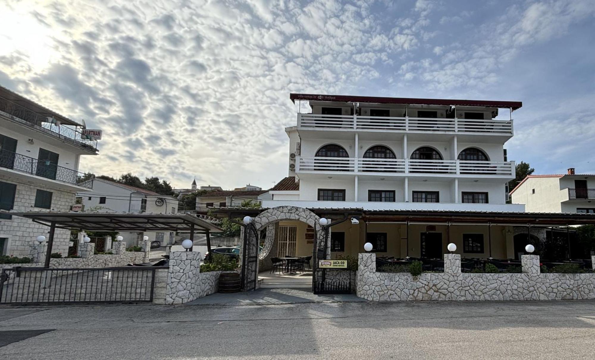 Villa Samac เซเกต วรันยีชา ภายนอก รูปภาพ